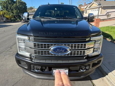Used 2019 Ford F250 Platinum w/ Platinum Ultimate Package image 4