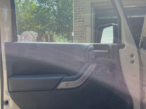 Used 2018 Jeep Wrangler Unlimited Sport S image 13