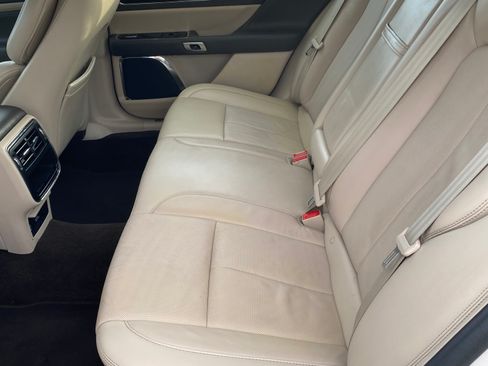 Used 2017 Lincoln Continental Select image 10