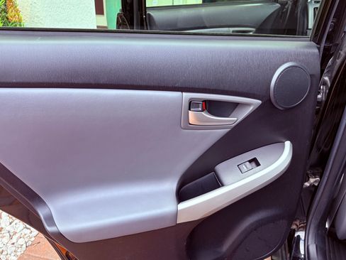 Used 2014 Toyota Prius Four FWD image 15