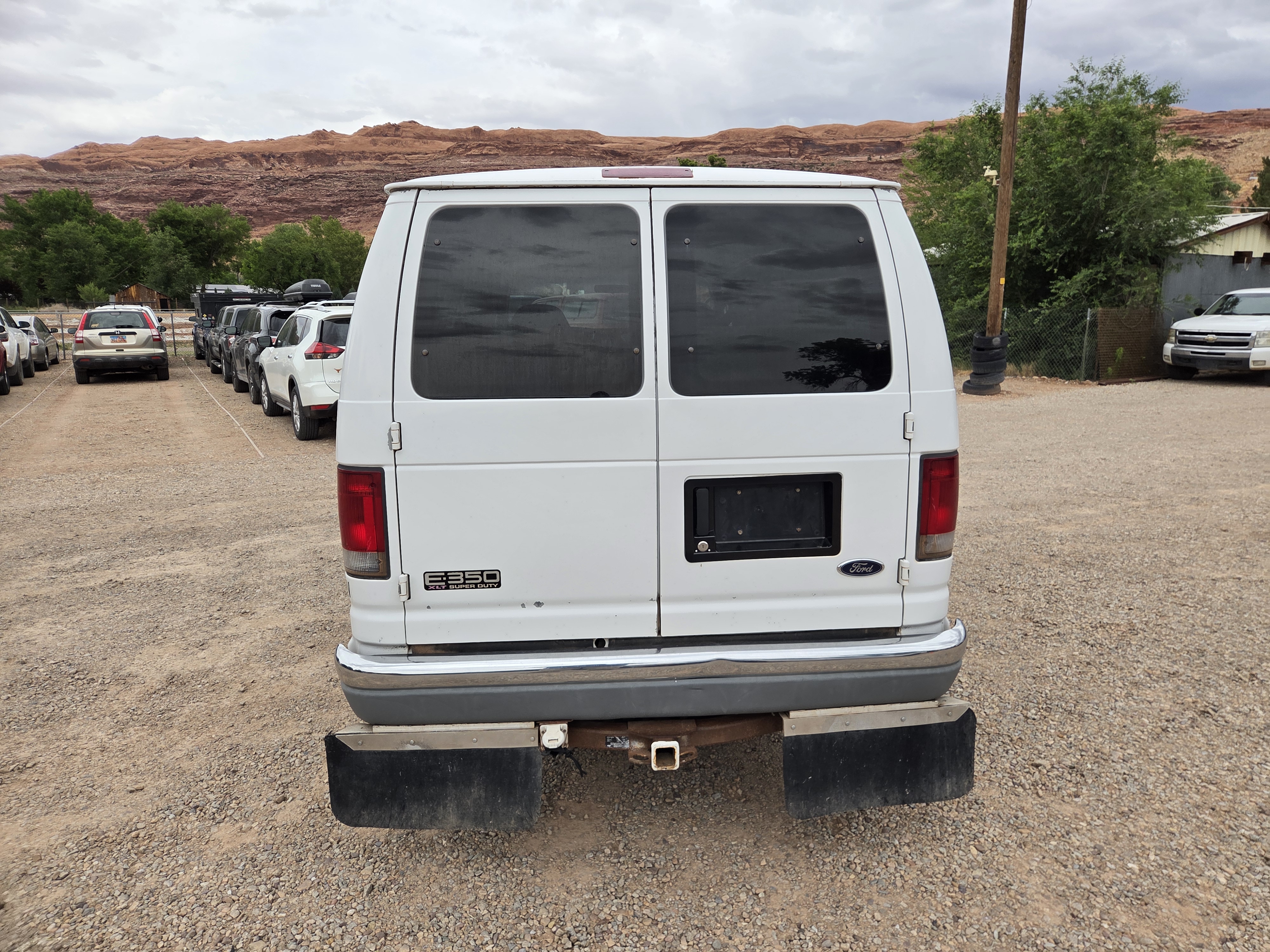 Used 2002 Ford E-350 and Econoline 350 Club Wagon RWD image 8