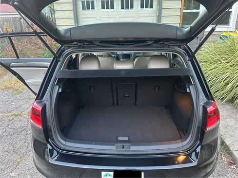 Used 2017 Volkswagen Golf Wolfsburg Edition image 6