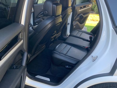 Used 2024 Porsche Cayenne image 6