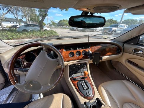 Used 2001 Jaguar XK8 Convertible image 8