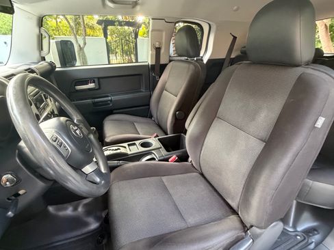 Used 2014 Toyota FJ Cruiser 2WD w/ Convenience Package image 12