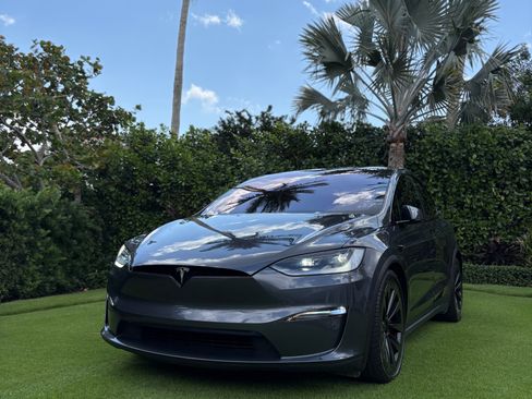 Used 2023 Tesla Model X Plaid image 11