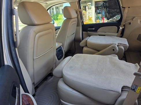 Used 2007 Chevrolet Tahoe LTZ w/ LTZ Preferred Equipment Group image 19