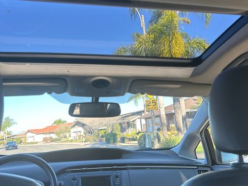 Used 2011 Toyota Prius Four image 16