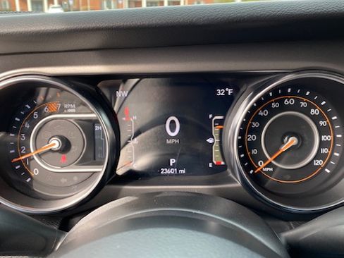 Used 2023 Jeep Wrangler Sport image 5