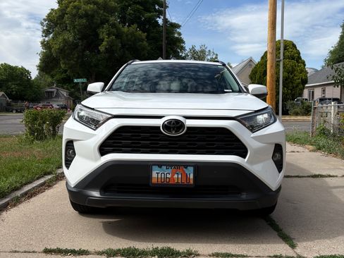 Used 2021 Toyota RAV4 XLE AWD/4WD image 5