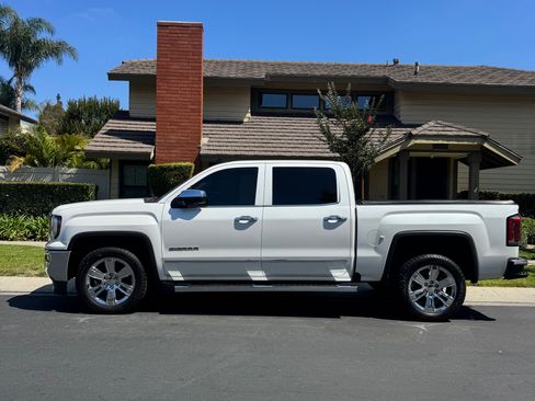 Used 2017 GMC Sierra 1500 SLT image 2
