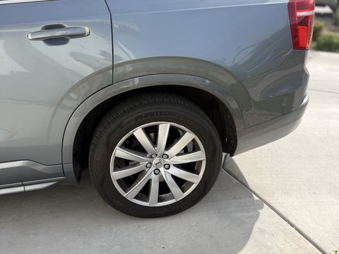 Used 2018 Volvo XC90 T5 Momentum w/ Convenience Package image 9