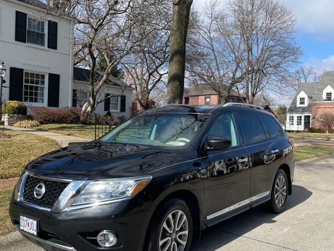 Used 2015 Nissan Pathfinder SL w/ Cargo Package image 1