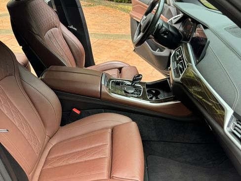 Used 2020 BMW X5 M50i image 8