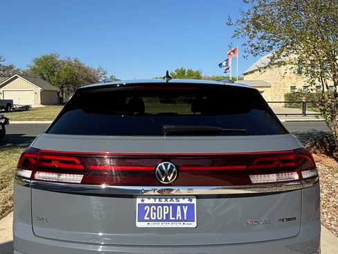 Used 2024 Volkswagen Atlas Cross Sport SEL R-Line image 5