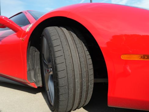 Used 2018 Ferrari 488 Spider RWD image 21