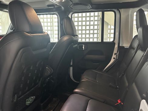 Used 2023 Jeep Wrangler Unlimited Rubicon w/ LED Lighting Group image 10