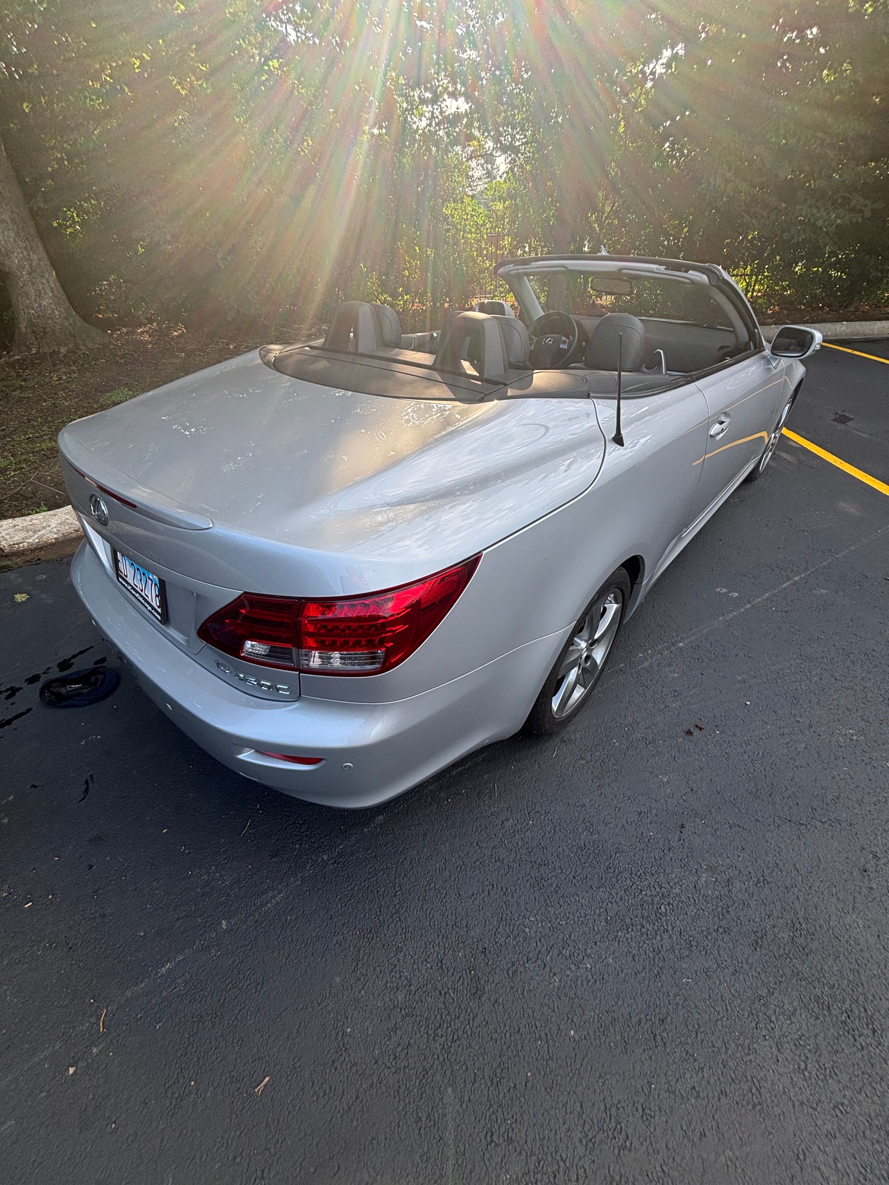 Used 2011 Lexus IS 250C w/ Luxury Pkg RWD image 9