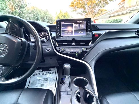 Used 2023 Toyota Camry SE w/ Audio Upgrade Package FWD image 2