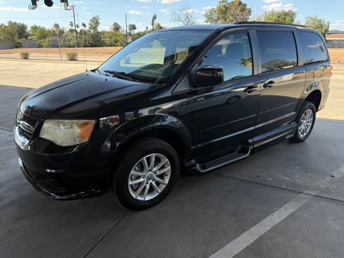 Used 2014 Dodge Grand Caravan SXT image 8