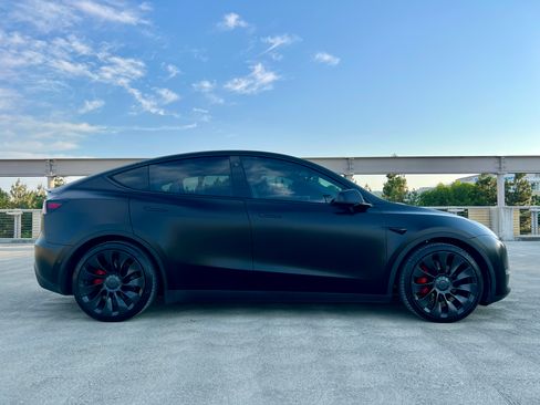 Used 2022 Tesla Model Y Performance image 10