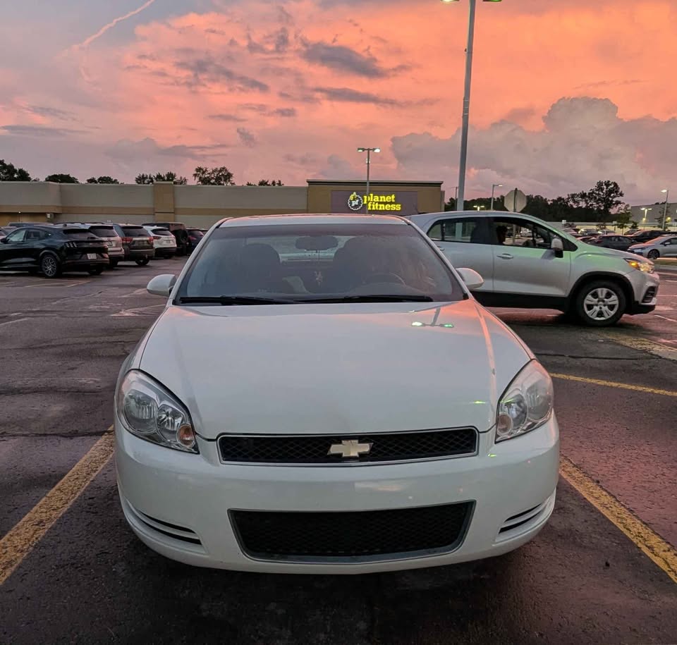 Used 2013 Chevrolet Impala LT w/ LT Sunroof Package FWD image 2