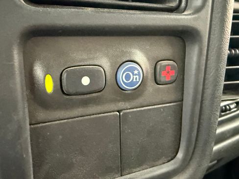 Used 2002 Chevrolet Avalanche 4x4 w/ Off-Road Suspension Pkg image 11