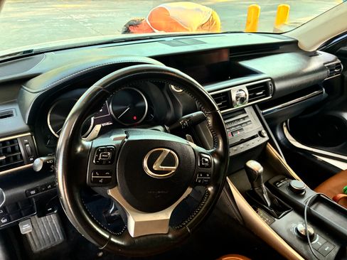 Used 2019 Lexus IS 300 image 5