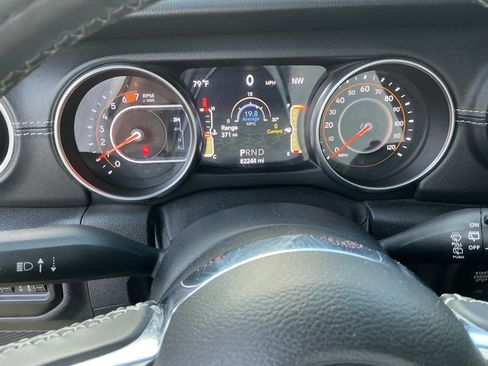 Used 2018 Jeep Wrangler Unlimited Sahara image 12