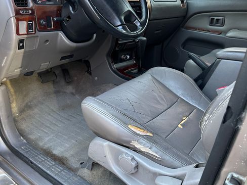 Used 2001 Toyota 4Runner SR5 image 12