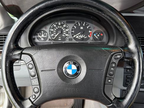 Used 2001 BMW 325i Sedan RWD image 9