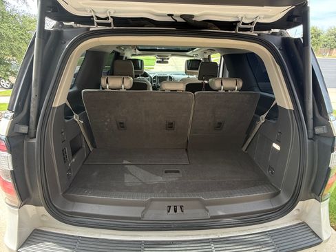 Used 2018 Ford Expedition Limited w/ Equipment Group 302A AWD/4WD image 11