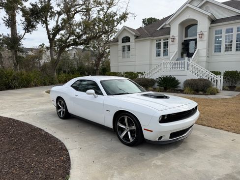 Used 2018 Dodge Challenger R/T image 4