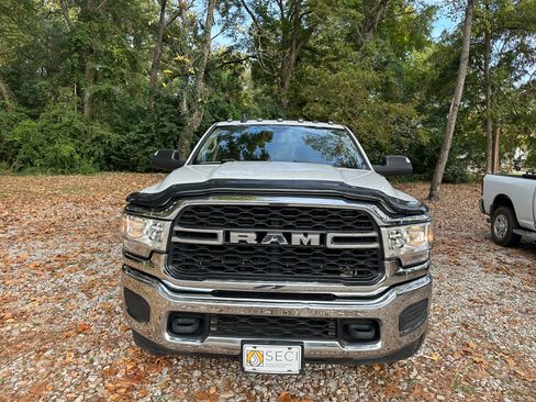 Used 2019 RAM 3500 Tradesman w/ Chrome Appearance Group image 11