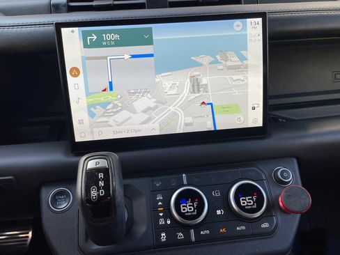 Used 2023 Land Rover Defender 110 image 17