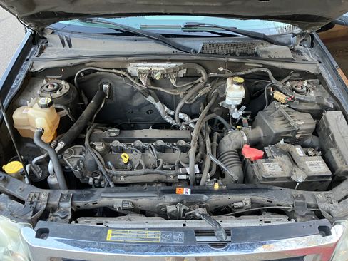 Used 2010 Ford Escape XLT image 10