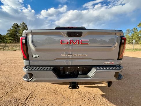 Used 2024 GMC Sierra 2500 AT4 w/ Technology Package image 5