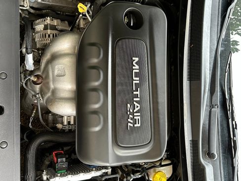 Used 2015 Chrysler 200 S image 9