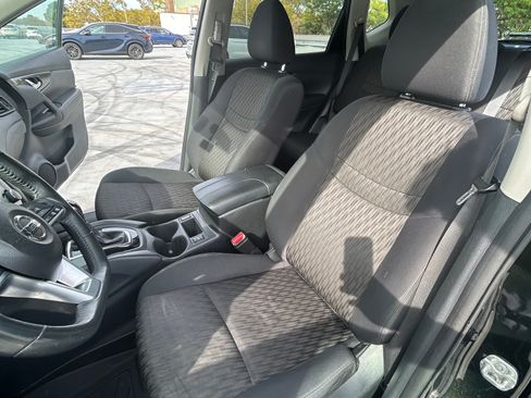 Used 2018 Nissan Rogue SV image 27