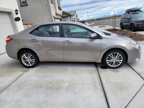Used 2015 Toyota Corolla LE image 5