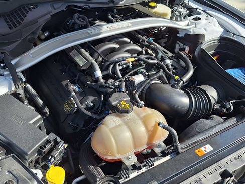 Used 2016 Ford Mustang Shelby GT350 w/ Technology Package image 9