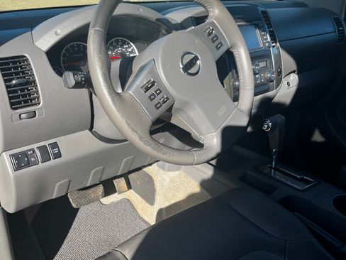 Used 2015 Nissan Frontier SL image 13