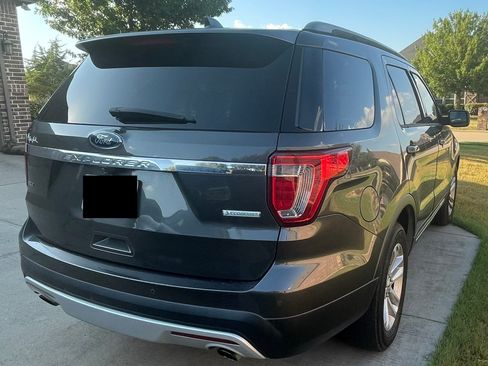 Used 2017 Ford Explorer XLT w/ Equipment Group 202A FWD image 6