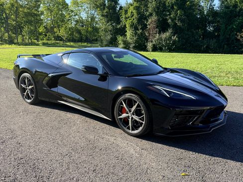 Used 2020 Chevrolet Corvette Stingray Coupe w/ Z51 Performance Package RWD image 10