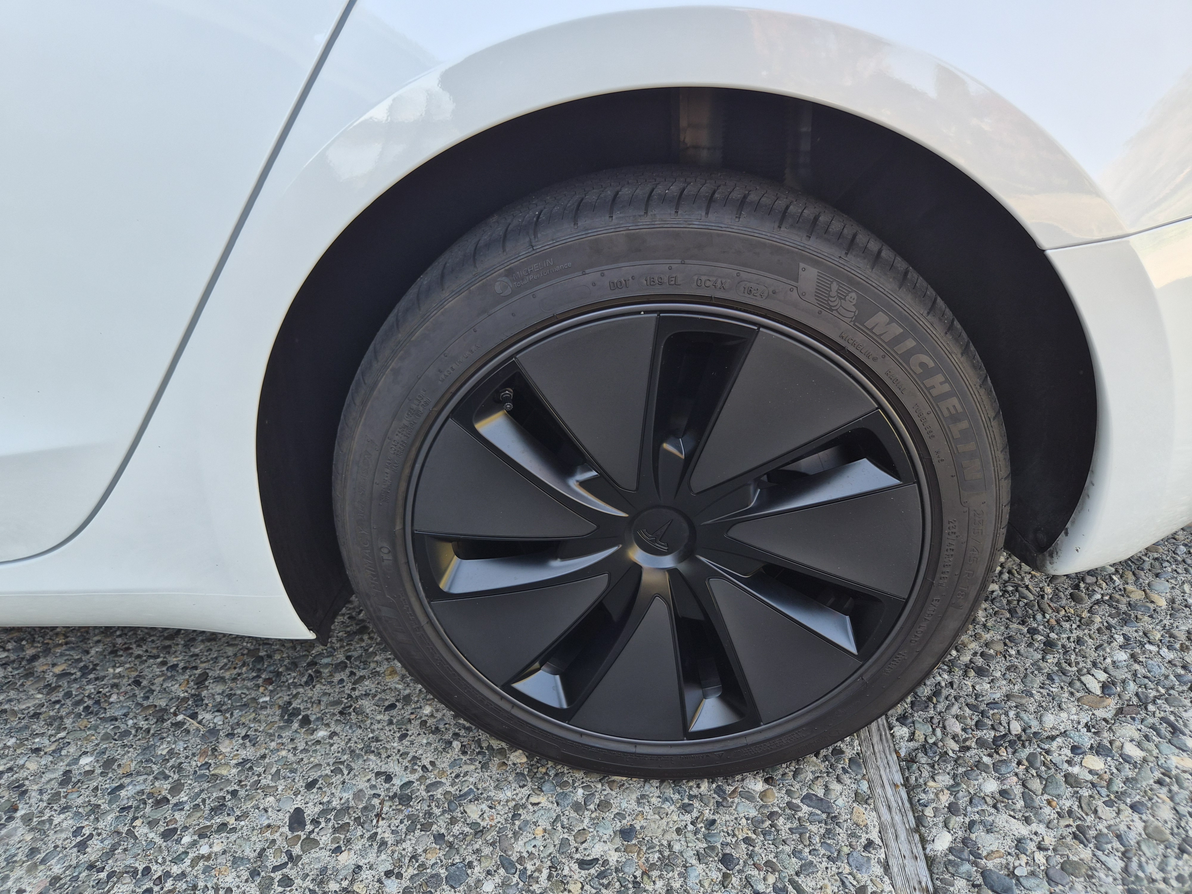 Used 2024 Tesla Model 3 Standard Range RWD image 12