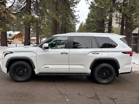 Used 2024 Toyota Sequoia Limited image 4