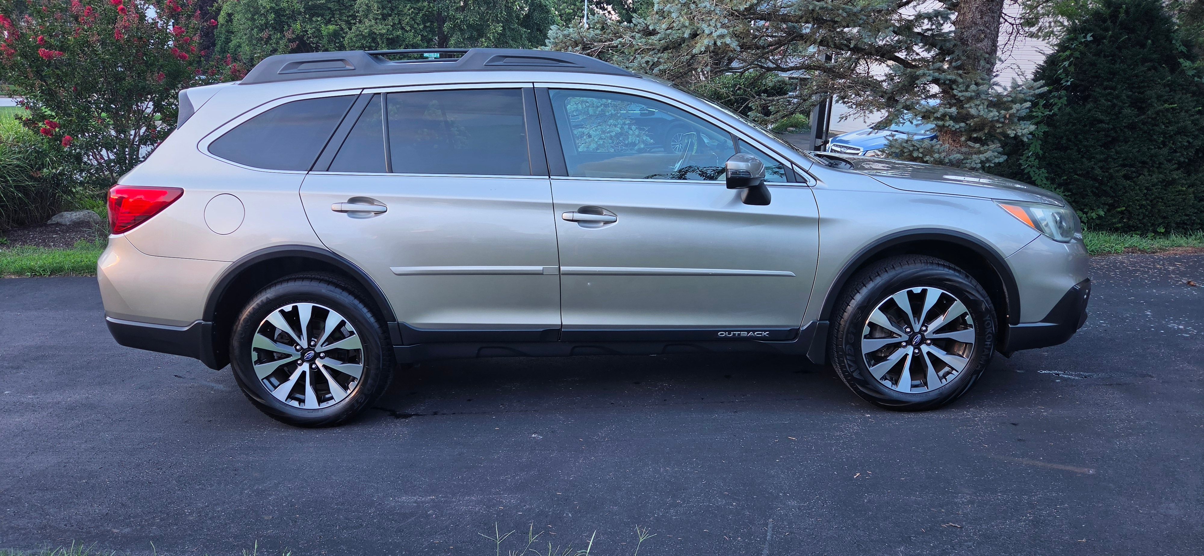 Used 2016 Subaru Outback 2.5i Limited AWD/4WD image 2