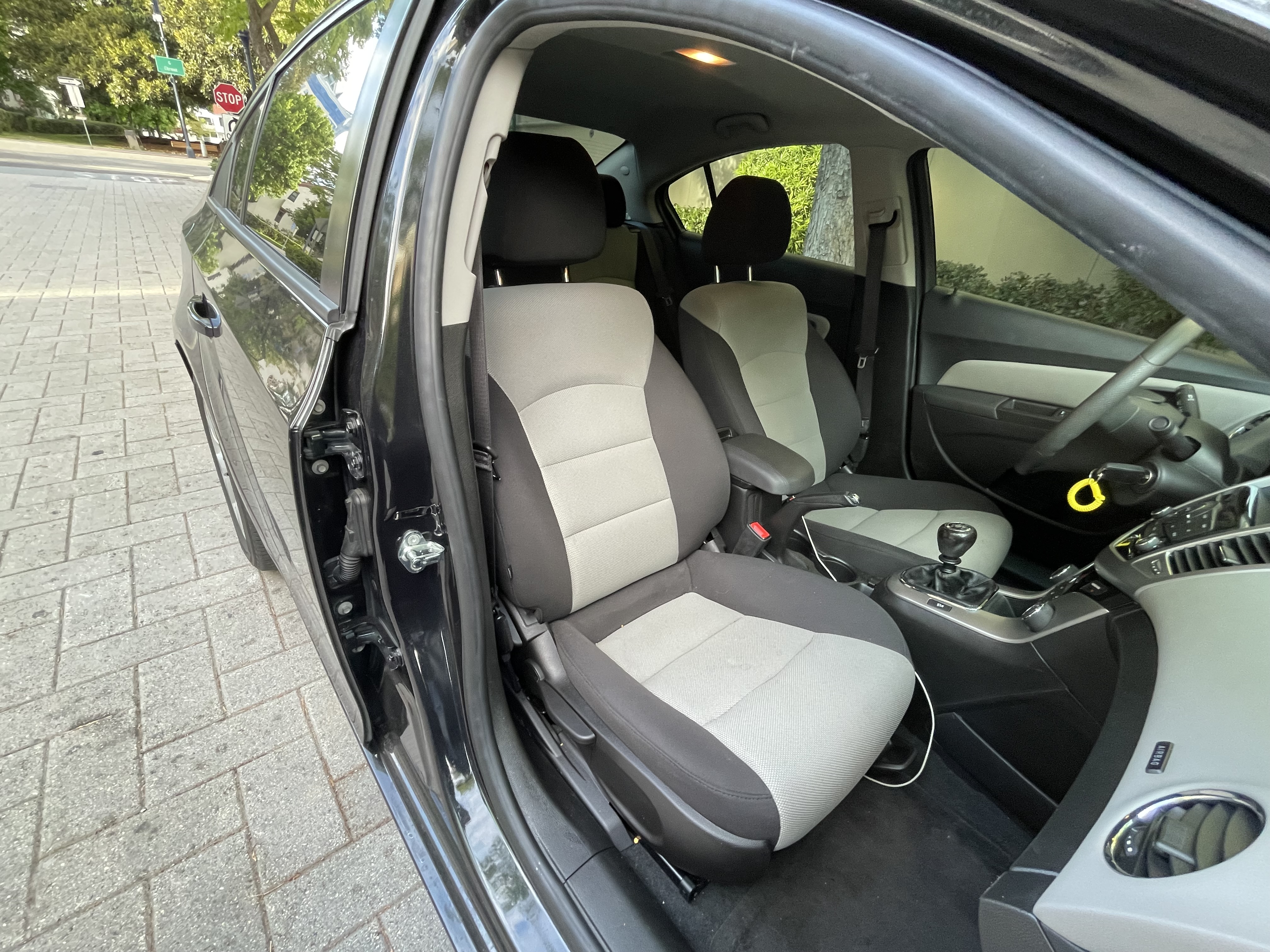 Used 2016 Chevrolet Cruze LS FWD image 15
