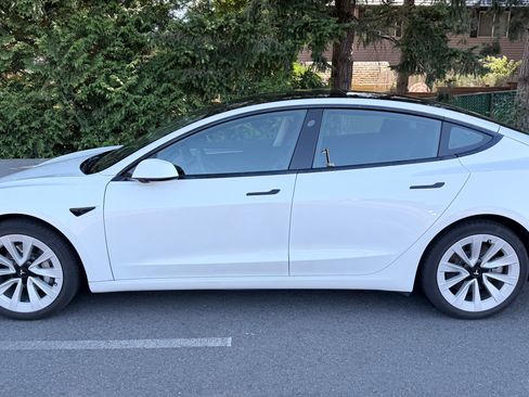 Used 2021 Tesla Model 3 Standard Range Plus RWD image 4