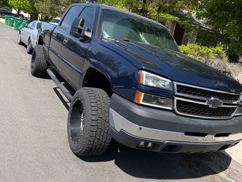 Used 2007 Chevrolet Silverado 2500 LT w/ Heavy-Duty Power Package AWD/4WD image 4